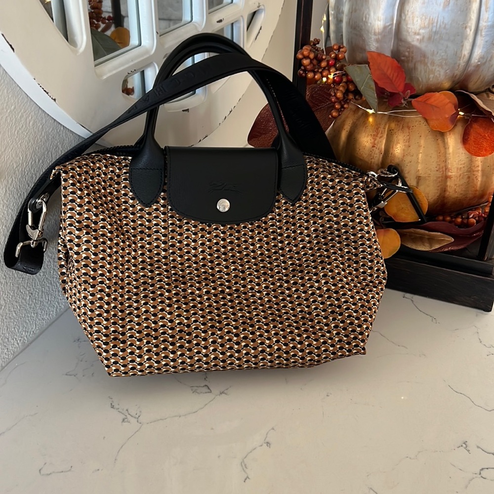 LONGCHAMP Le Pliage purse / handbag / tote. EUC.  Adjustable strap